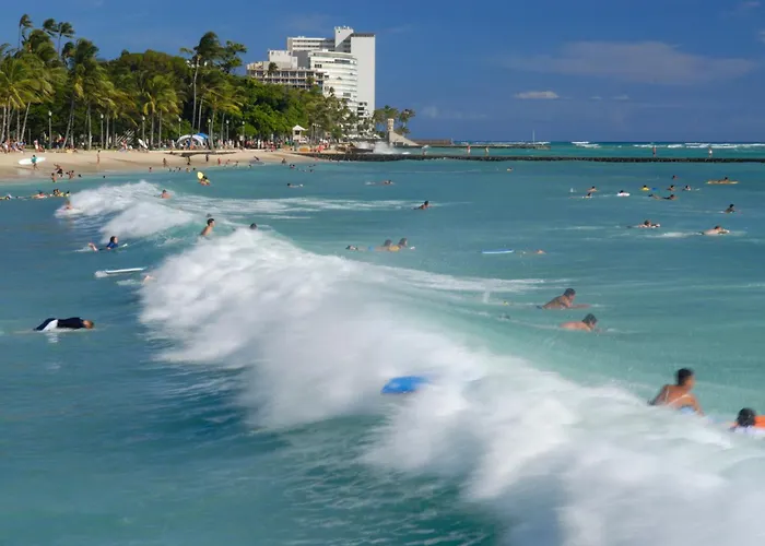 Waikiki Banyan: Diamond Head And Ocean View Condo!