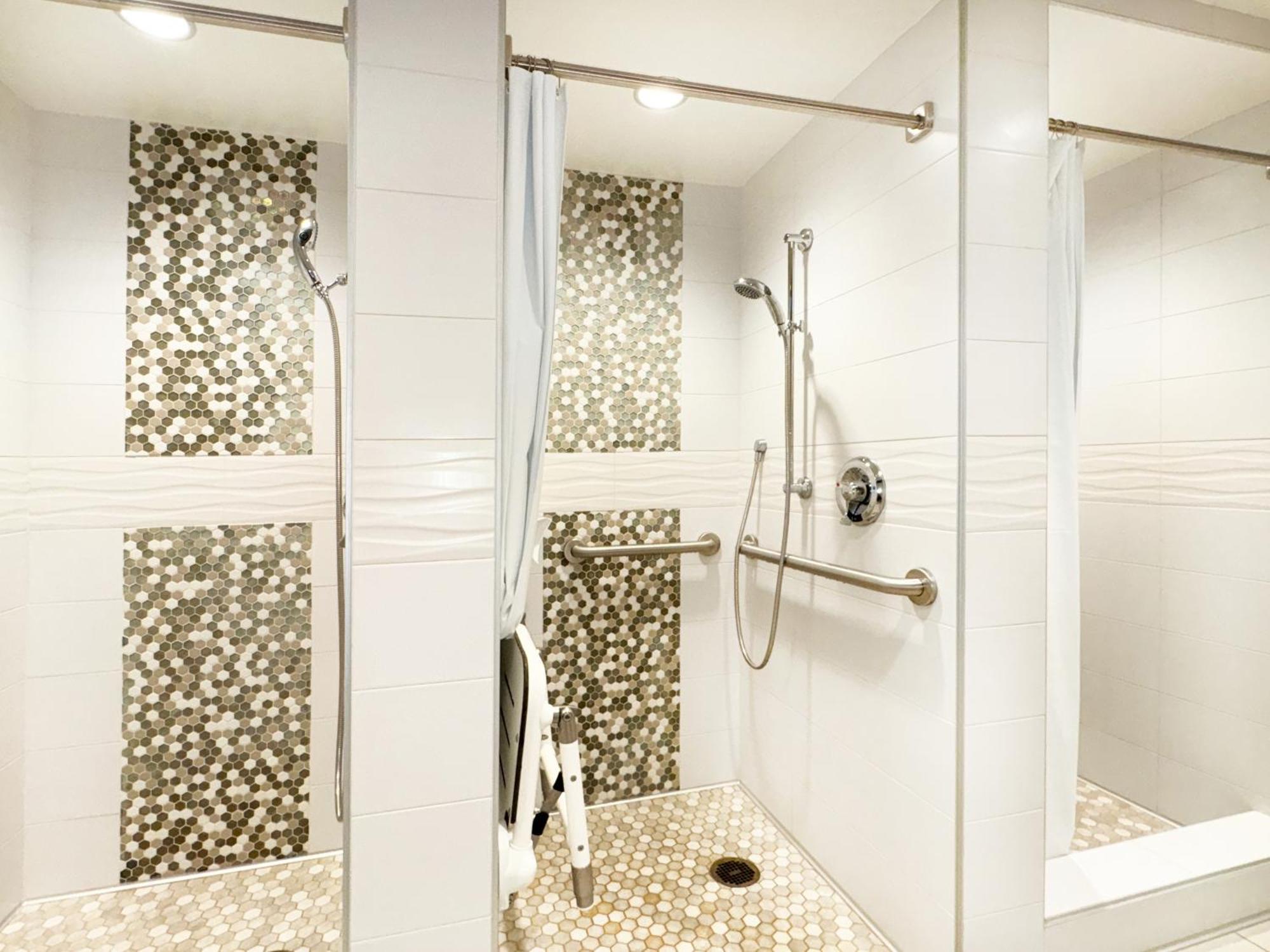 Waikiki Banyan: Diamond Head And Ocean View Condo! Apartamento