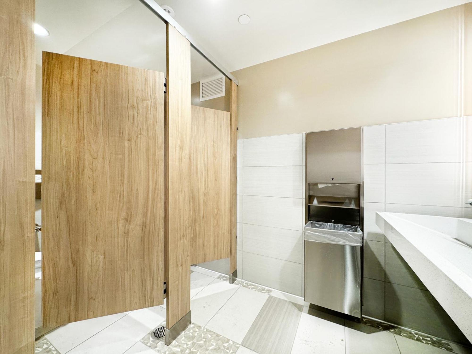 Waikiki Banyan: Diamond Head And Ocean View Condo! Apartamento