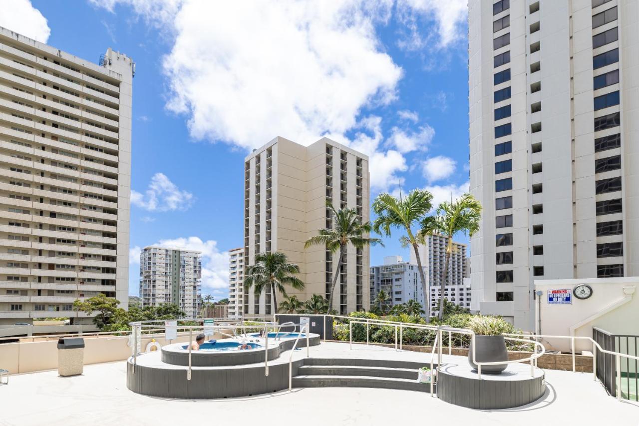 Waikiki Banyan: Diamond Head And Ocean View Condo! Apartment *
