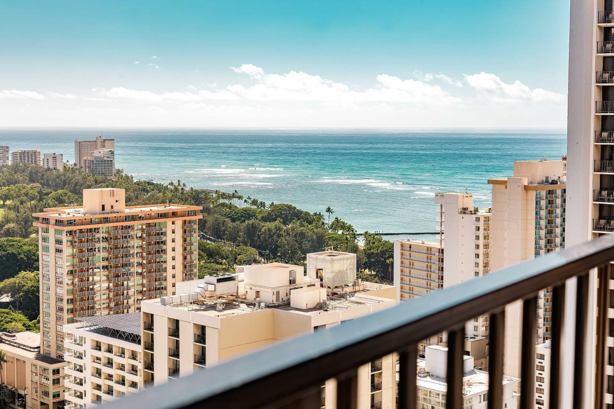Waikiki Banyan: Diamond Head And Ocean View Condo! Honolulu