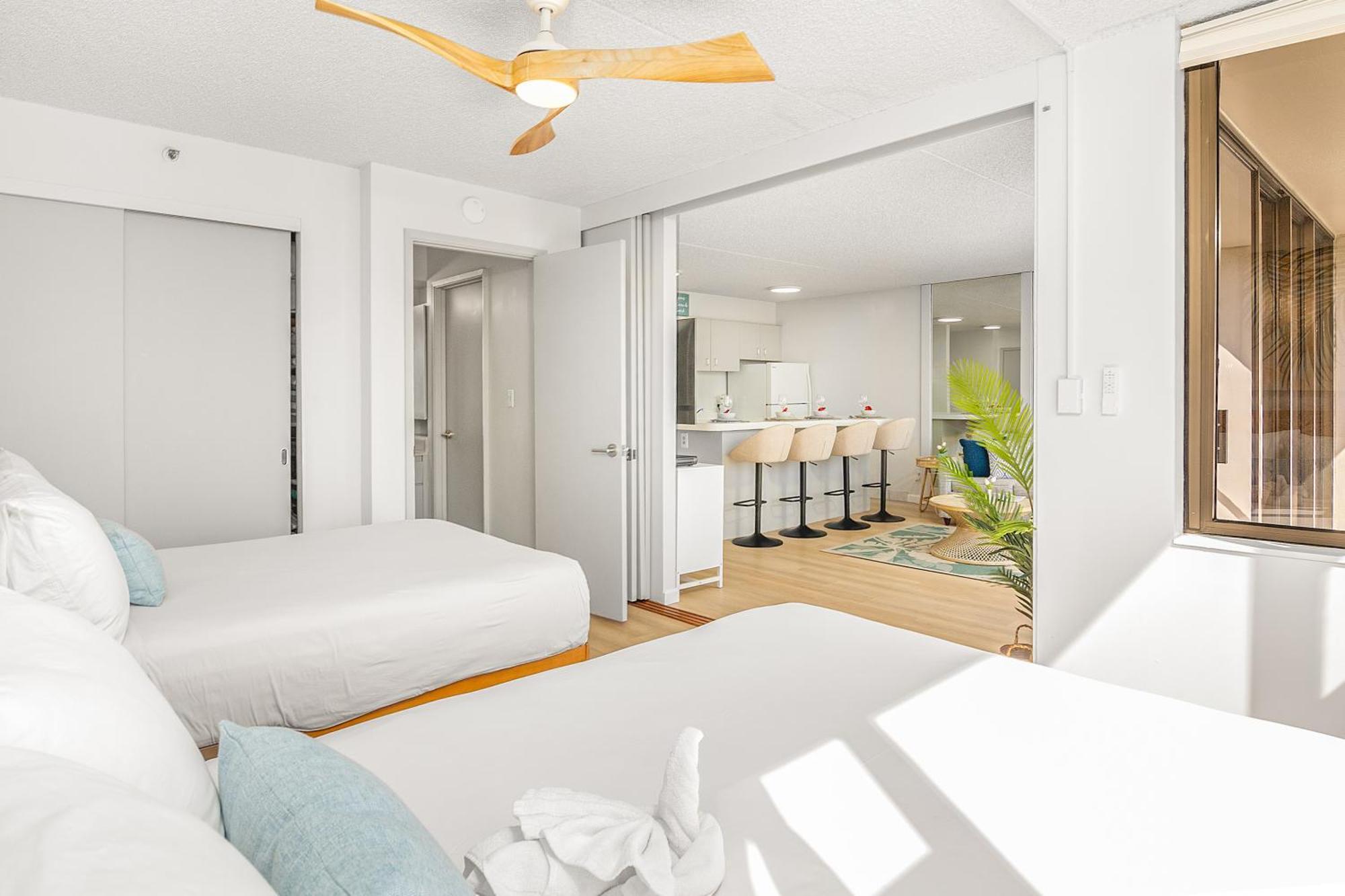 Waikiki Banyan: Diamond Head And Ocean View Condo! Apartment