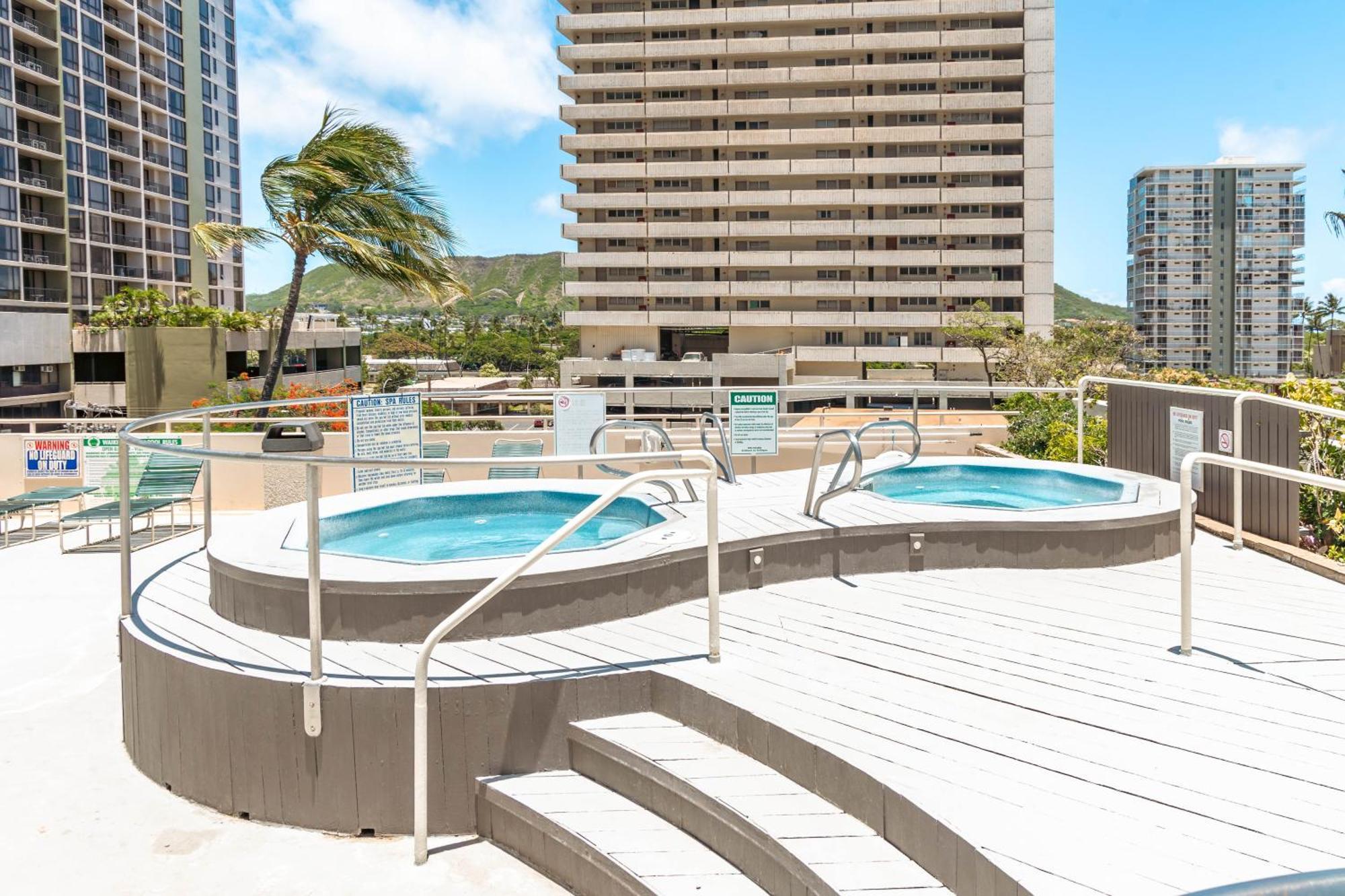Waikiki Banyan: Diamond Head And Ocean View Condo! *